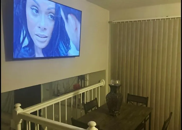 Stunning Brick Tri Level 420 Friendly Apartment Matteson