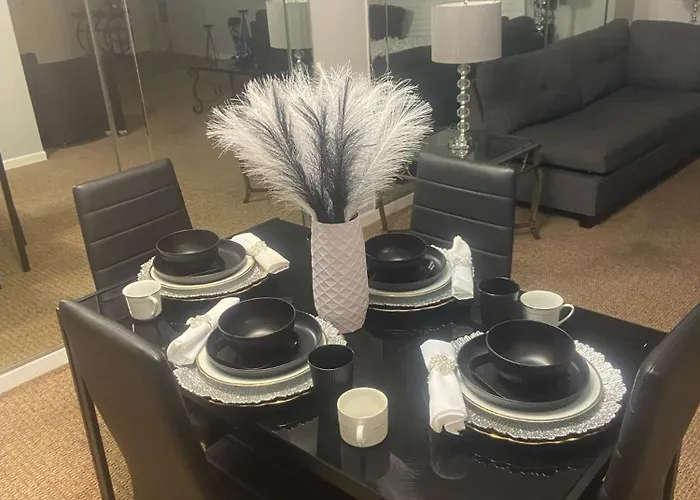 Apartment Stunning Brick Tri Level 420 Friendly *