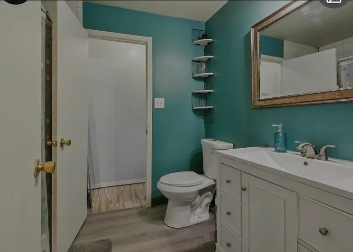 Stunning Brick Tri Level 420 Friendly Apartment *