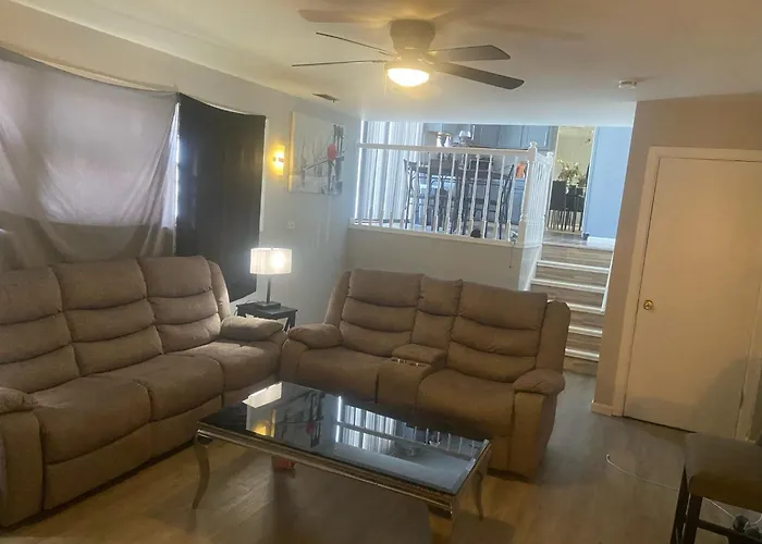 Stunning Brick Tri Level 420 Friendly Matteson