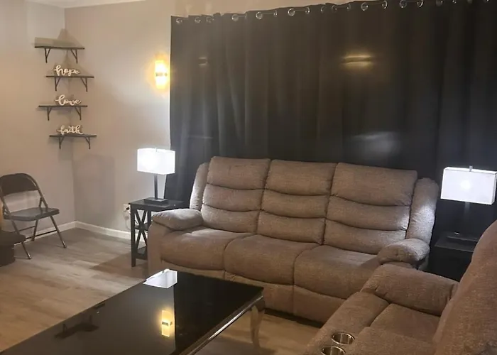 Stunning Brick Tri Level 420 Friendly * Matteson